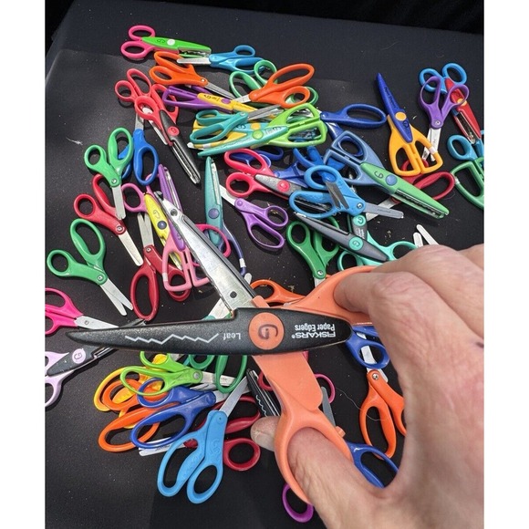 Huge Lot Of Paper Edgers Decorative Edge & Kids Scissors Teacher Classroom - Picture 8 of 9